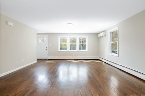 124 Park Dr, Kensington CT  06037-3815 exterior