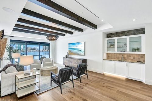 3401 Crayton Rd, Naples FL 34103-3515 exterior