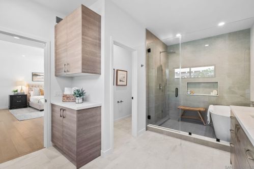 1855 Frankfort St, San Diego CA  92110-3514 exterior