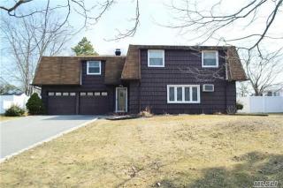 83 Matsunaye Dr, Gordon Heights, NY 11763-4149