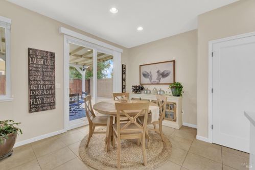 8001 Finchley Ct, Vacaville CA  95687-8253 exterior