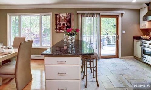 550 Franklin Ave, Franklin Lakes NJ  07417-2512 exterior