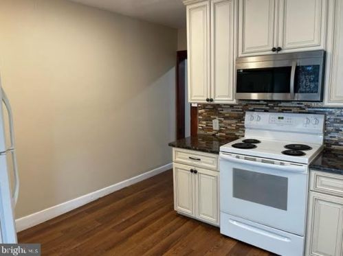 101 Legion Ave, Yardley PA  19067-1125 exterior