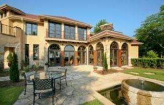 3965 Lake Dr, Milwaukee, WI 53211-2449