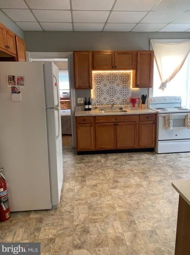 74 Evans St, Pottstown PA 19464-5547 exterior