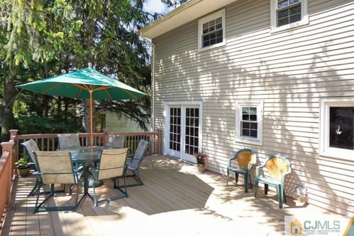 18 Hamilton Dr, East Brunswick NJ  08816-2709 exterior