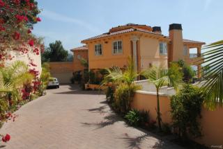 2688 Nottingham Ave, Los Angeles CA  90027-1041 exterior