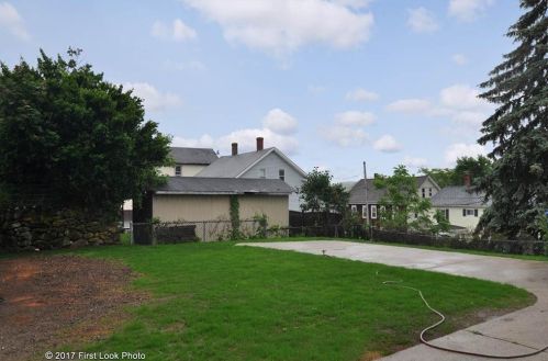 93 Old Main St, Lincoln RI  02838-1616 exterior