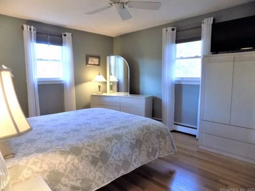 282 Hayden Sta Rd, Windsor CT 06095-1407 exterior