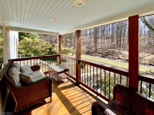 226 Rocky Run Rd, Glen Gardner, NJ 08826-3268