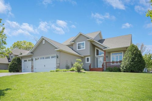 7231 Taylor Dr, Prior Lake, MN 55378-2184