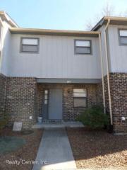 100 Hampshire Cir, Oak Ridge TN  37830-7606 exterior