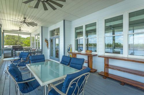 601 Riverview Dr, Carrabelle FL  32322-5054 exterior