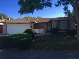 42 Ardsley Cir, Sacramento, CA 95823-4118