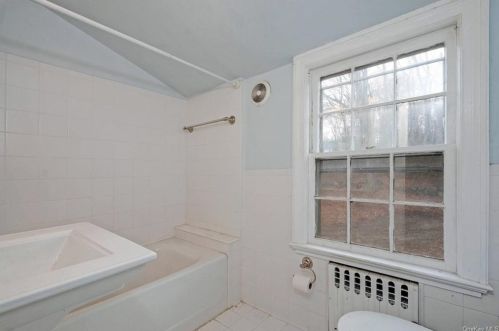 55 Meadowbrook Rd, White Plains NY  10605-2203 exterior