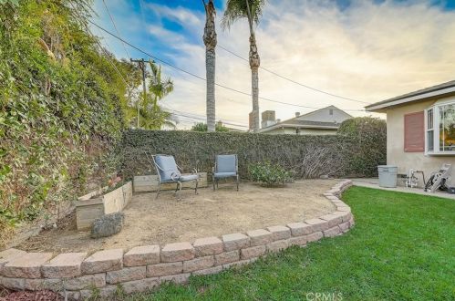 820 Stevely Ave, Long Beach CA 90815-3557 exterior