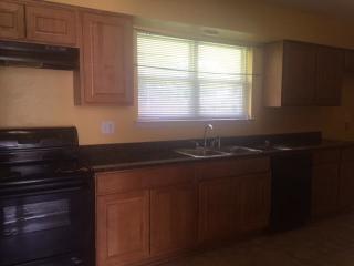 2801 Pakenham Dr, Chalmette LA  70043-2939 exterior