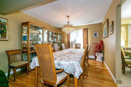 69 Walter Ave, Hicksville NY  11801-5354 exterior