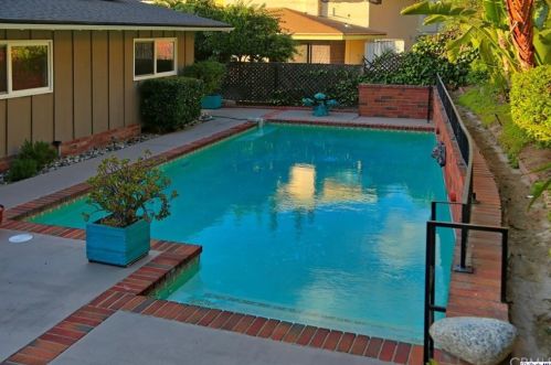 1630 Virden Dr, Glendale CA  91208-2722 exterior