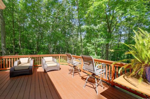 568 Bread And Cheese Hollow Rd, Northport NY  11768-2326 exterior