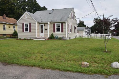 73 Bellevue Ave, Warwick, RI 02888-5009