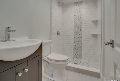50 Arbour St, West Islip NY  11795-1015 exterior