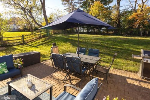 1202 Wedgewood Rd, Flourtown PA  19031-2127 exterior