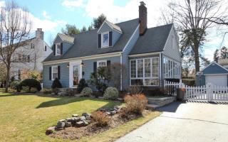 98 Goodwin Ter, Westwood, NJ 07675-2909
