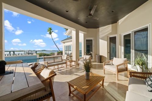 4828 Peninsula Dr, Daytona Beach FL 32127-7203 exterior