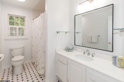 11 Autumn Dr, Scotch Plains NJ  07076-2431 exterior