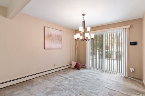223 Essex St, Babylon NY  11704-2025 exterior
