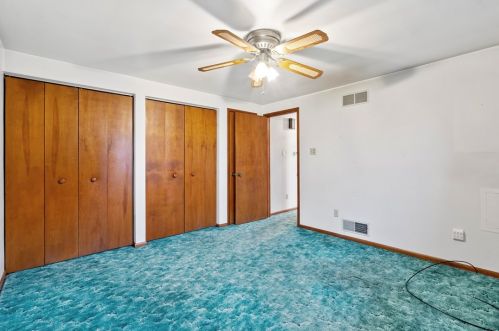 207 Hazel St, Zelienople PA  16063-1012 exterior