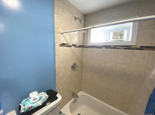 168 Washington Ave, Wheatley Heights NY  11798-2020 exterior