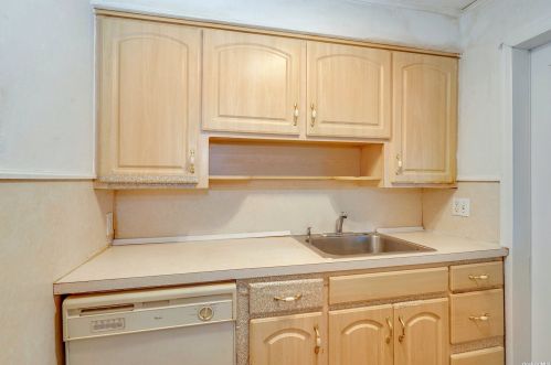 913 Merillon Ave, Westbury NY  11590-6112 exterior