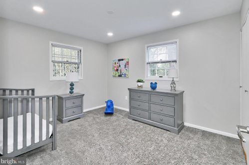 6401 Limerick Ct, Springfield VA  22152-1944 exterior