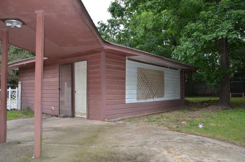 151 Greenleaf Ln, Conroe TX  77304-2523 exterior