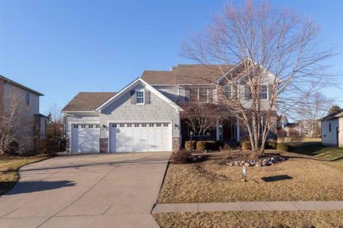 3272 Valleywynds Dr, Panarama Park, IA 52722-5941