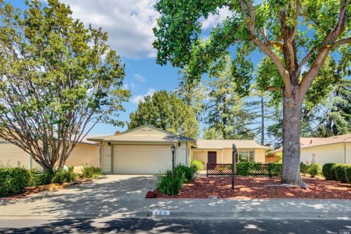 129 Rainier Cir, Vacaville CA  95687-3309 exterior