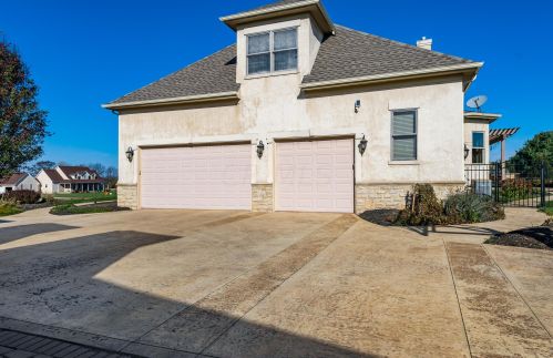 4176 Ashbury Dr, Carroll OH  43112-9418 exterior