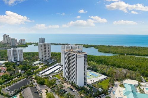 5601 Turtle Bay Dr, Naples FL  34108-2746 exterior