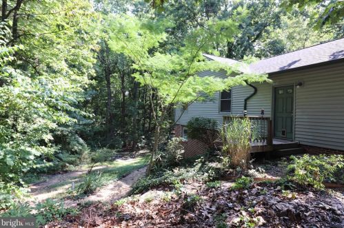 428 Butternut Dr, Fredericksburg, VA 22408-1515