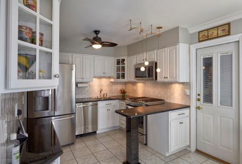 17 Whitman Ct, East Freehold, NJ 07728-4331