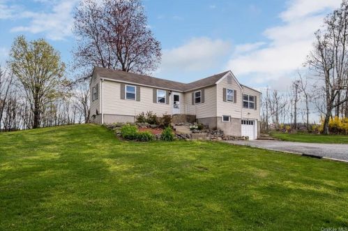 22 Creeden Hill Rd, Middletown, NY 10940-6896