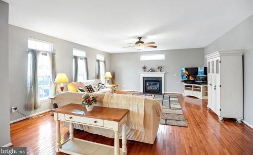 26 Kristen Ln, West Deptford NJ  08051-1672 exterior