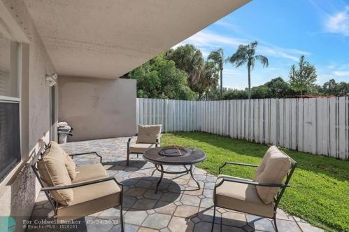 3017 179 Ave, Hollywood FL  33029-3054 exterior