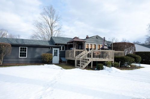 11 Laura Ln, North Haven, CT 06473-2423