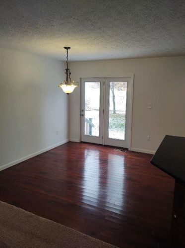 1259 Peggy Ln, Wilmington, OH 45177-1181