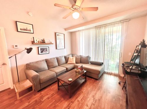 419 Villa Cir, Boynton Beach FL  33435-8911 exterior