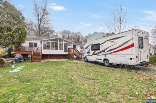 109 Hiawatha Blvd, Oakland NJ  07436-2905 exterior