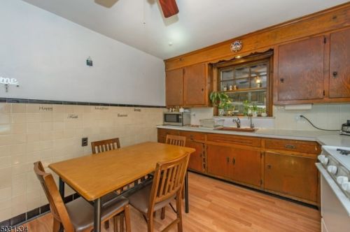 18 Montgomery St, Bloomfield NJ  07003-6006 exterior